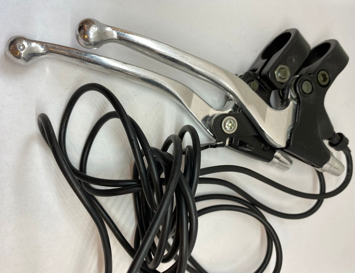 Sett med V/H bremsehendler til LIA-FJ-e-tri-01 