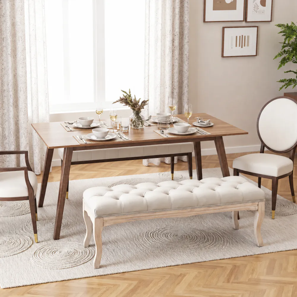 Polstret benk med knapper og buede treben - beige