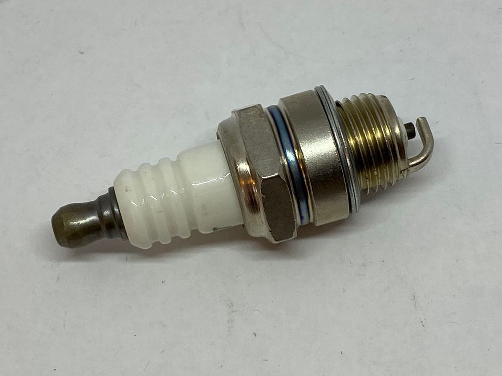 Tennplugg til motorsag CS6500