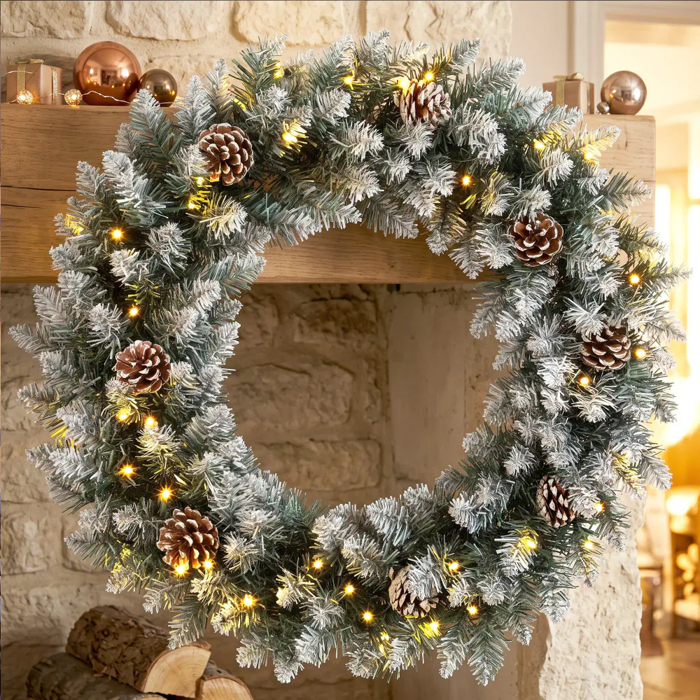 Julekrans med LED-lys og snødryss - Ø60 cm