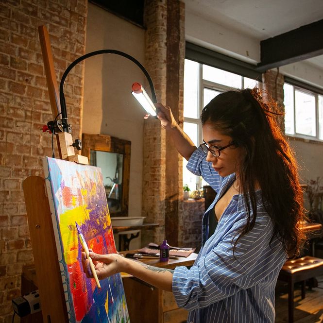 Hovedbilde Daylight Techne 2 kunstnerlampe med staffeli/bordklemme