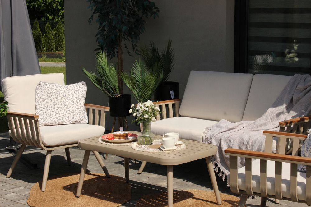 Hagemøbelsett Kefalonia - sofa, stoler og bord